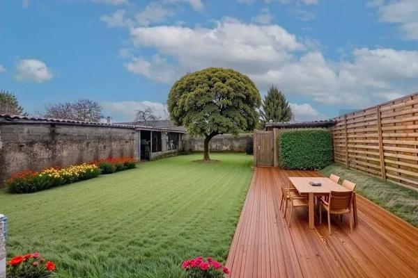 MAISON 3 CHAMBRES + DÉPENDANCE ? RÉNOVATION RÉCENTE ? POTENTIEL D'AGRANDISSEMENT ? BOURG DYNAMIQUE