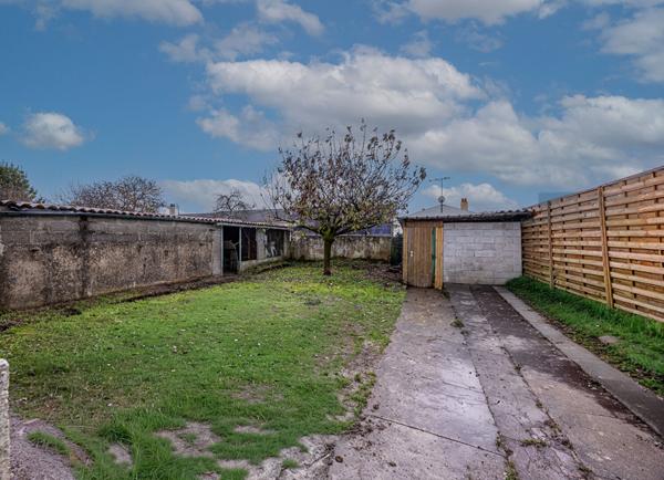 MAISON 3 CHAMBRES + DÉPENDANCE ? RÉNOVATION RÉCENTE ? POTENTIEL D'AGRANDISSEMENT ? BOURG DYNAMIQUE