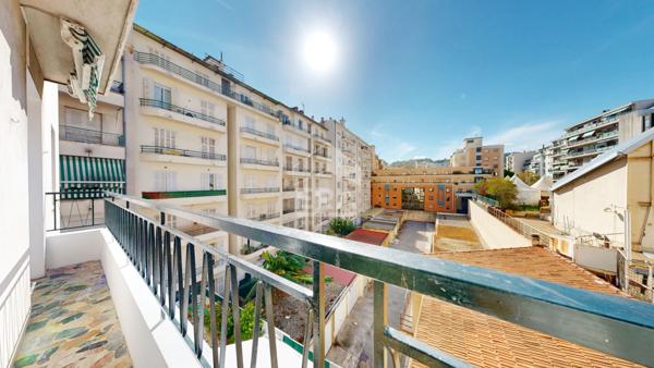 NICE - FLEURS : JOLI 3 PIÈCES AVEC BALCON  AU CALME