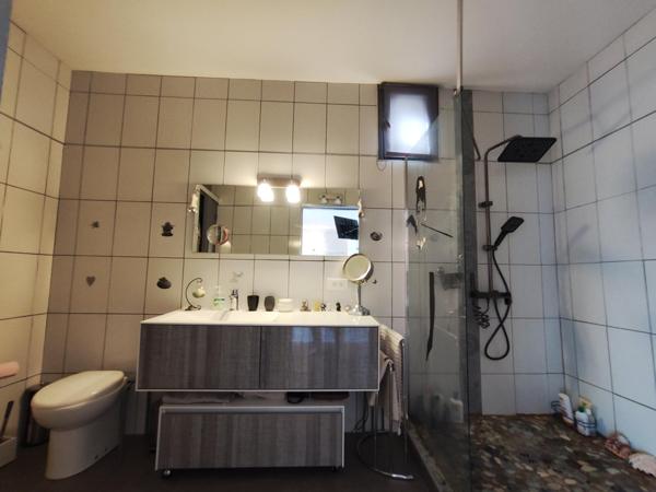 A SAISIR maison familiale rénovée avec studio independnant sur la commune de Lavilledieu