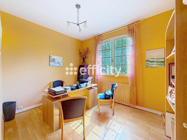Maison
         8 pièces
        - 275 m² Bien prestige 729 000 € *