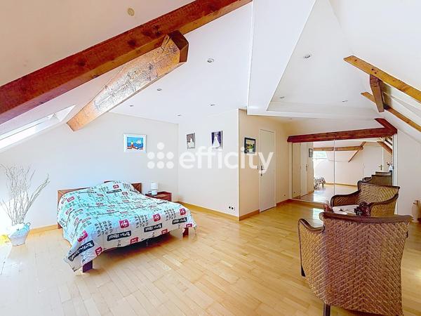 Maison
         8 pièces
        - 275 m² Bien prestige 729 000 € *