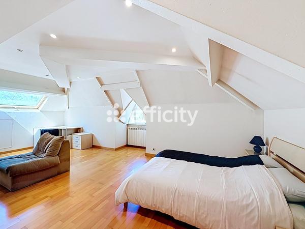 Maison
         8 pièces
        - 275 m² Bien prestige 729 000 € *