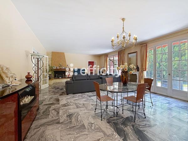 Maison
         8 pièces
        - 275 m² Bien prestige 729 000 € *