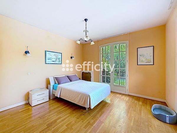 Maison
         8 pièces
        - 275 m² Bien prestige 729 000 € *