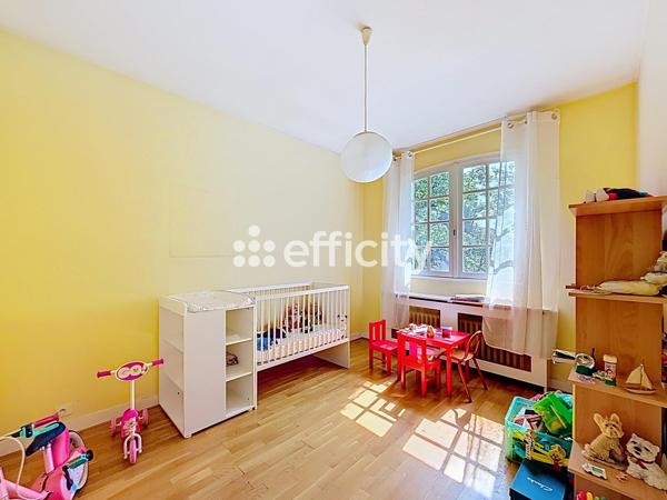 Maison
         8 pièces
        - 275 m² Bien prestige 729 000 € *