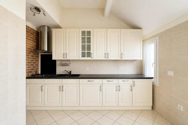 Appartement 3 pièces de 75 m² à Vauréal avec terrasse et box