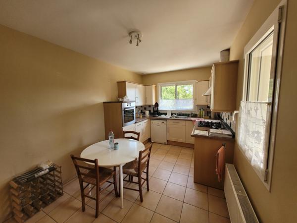 Maison de plain-pied 4 chambres à Saint-Macoux