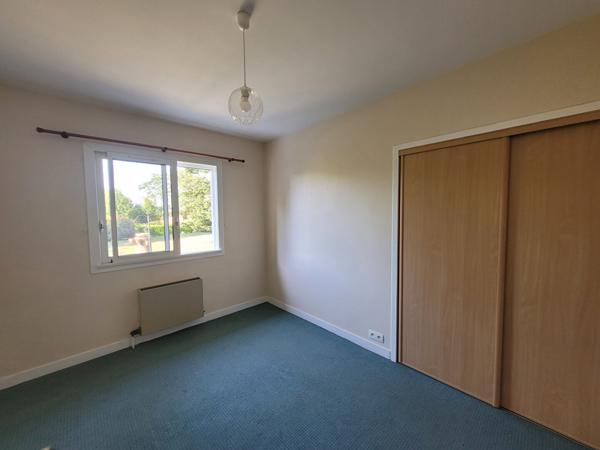 Maison de plain-pied 4 chambres à Saint-Macoux