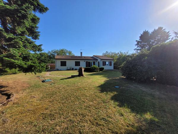 Maison de plain-pied 4 chambres à Saint-Macoux