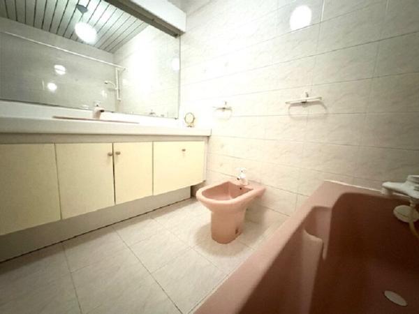 Appartement Marseille 5 pièce(s) 103 m² LE CORINTHE proche Castellane Parking en sus