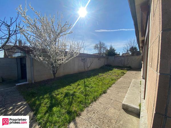 Maison de plain-pied cinq pièces trois chambres