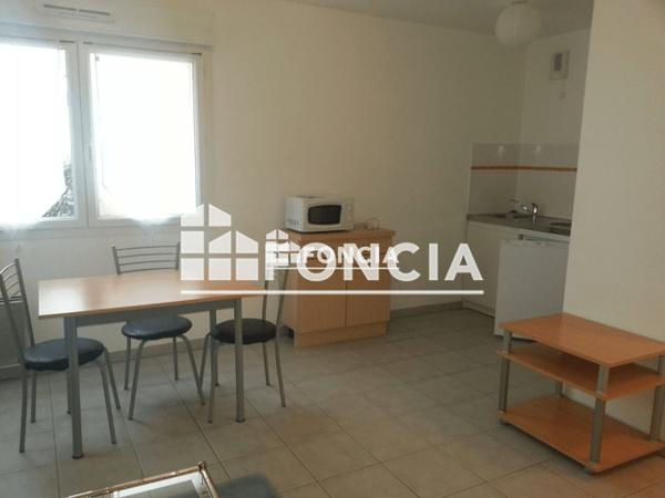 Location Studio meublé 29.4 m² - 9 RUE DES PRES FAUCHER Niort 79000