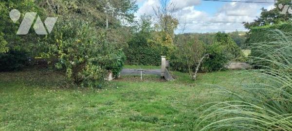 A 3 min de Melle, niché dans un écrin de verdure en zone constructible:
Belle prestation pour ...