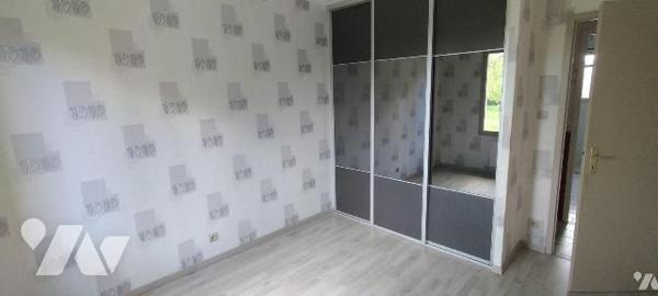 A 3 min de Melle, niché dans un écrin de verdure en zone constructible:
Belle prestation pour ...