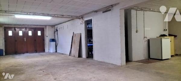 A 3 min de Melle, niché dans un écrin de verdure en zone constructible:
Belle prestation pour ...