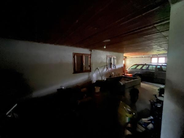 Maison à Villeneuve-sur-Lot, de 100m2 habitable sur un terrain de près de 700m2. la maison se compose 3 chambres, d'une pièce de vie salon-salle à manger de 31m2 et d'une cuisine de 16m2. Beau volume pour cette maison et sous sol total. Les plus de cette , Villeneuve sur lot
