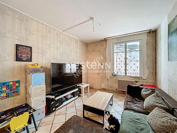 Maison individuelle d'environ 121m² à SOMAIN - Louée 700€ par mois HC - 2 chambres + 1 bureau - Garage - Grand jardin - 119.500€