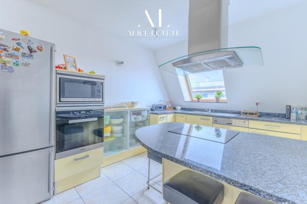 Marseille (13008) BARTEL - Duplex de 145 m² avec terrasse, double parking, box et cave