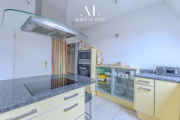 Marseille (13008) BARTEL - Duplex de 145 m² avec terrasse, double parking, box et cave