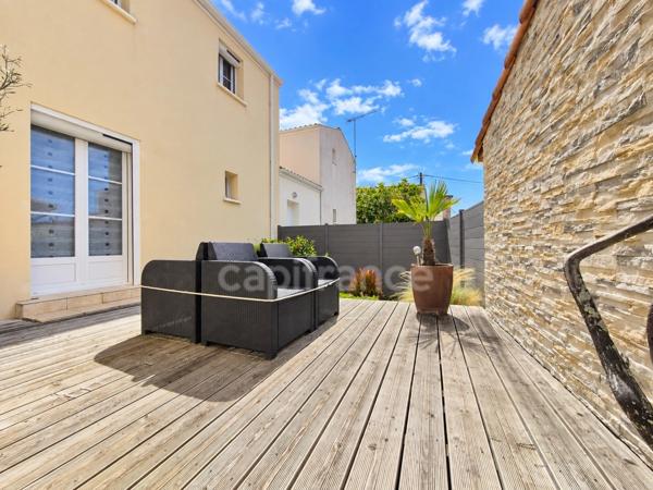 Maison à vendre 4 pièces SAINT GEORGES DE DIDONNE (17) - Terrasses -garage