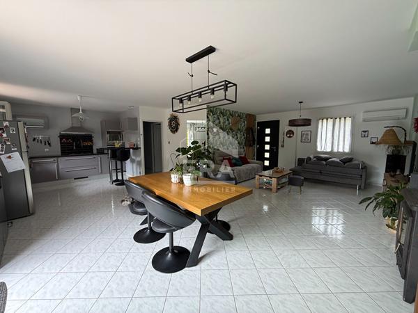 A VENDRE  83470 SAINT MAXIMIN LA  SAINTE BAUME MAISON  TYPE 4 PLAIN PIED 90 M2  SUR UN T6ERRAIN D ENVIRON 2353 PISCINE