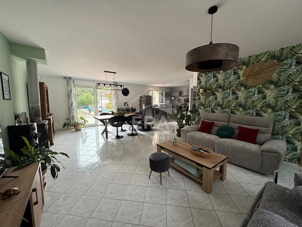 A VENDRE  83470 SAINT MAXIMIN LA  SAINTE BAUME MAISON  TYPE 4 PLAIN PIED 90 M2  SUR UN T6ERRAIN D ENVIRON 2353 PISCINE