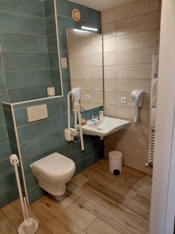 Fonds de commerce et murs à vendre CONDOM (32) - Hôtel Bureau