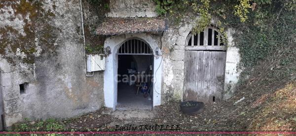 à vendre LA CHARTRE SUR LE LOIR (72) Cave Authentique de 80 m² dans la Roche sans terrain