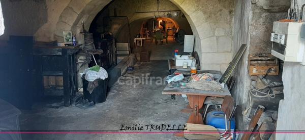 à vendre LA CHARTRE SUR LE LOIR (72) Cave Authentique de 80 m² dans la Roche sans terrain