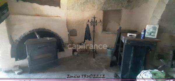 à vendre LA CHARTRE SUR LE LOIR (72) Cave Authentique de 80 m² dans la Roche sans terrain