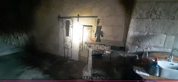 à vendre LA CHARTRE SUR LE LOIR (72) Cave Authentique de 80 m² dans la Roche sans terrain