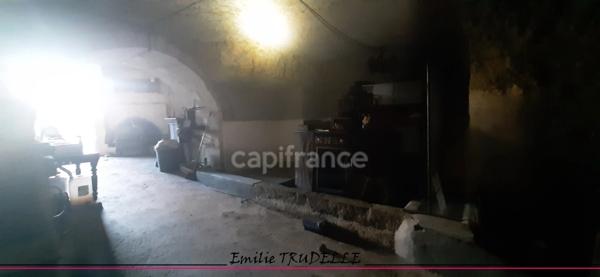 à vendre LA CHARTRE SUR LE LOIR (72) Cave Authentique de 80 m² dans la Roche sans terrain
