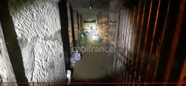 à vendre LA CHARTRE SUR LE LOIR (72) Cave Authentique de 80 m² dans la Roche sans terrain