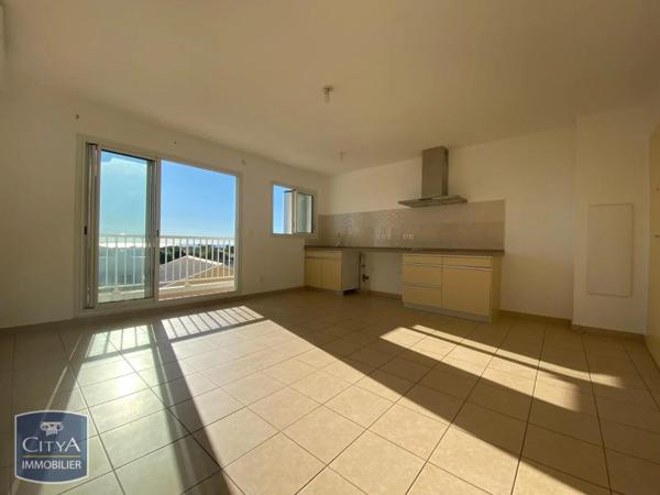 Appartement à louer 2 pièces 45.16m² Saint-André (97440)