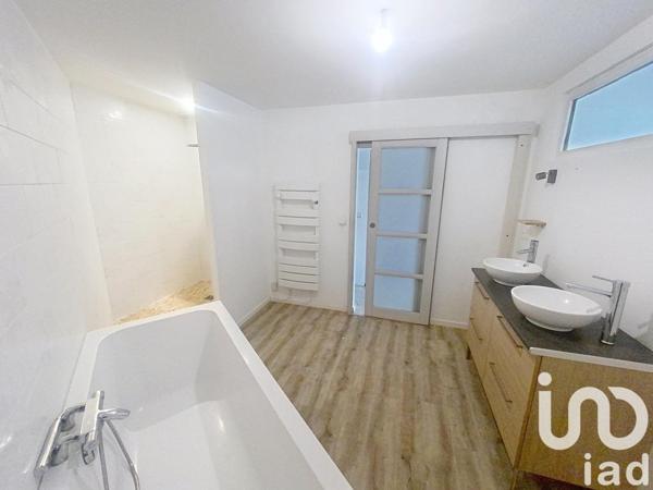 Appartement 2 pièces de 67 m² à Dammarie-les-Lys (77190)