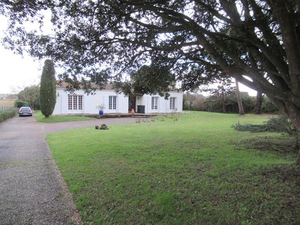 MAISON MEUBLEE A L'ANNEE GGE JARDIN