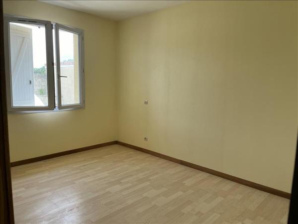 Maison à louer 880 € CC BUSSAC FORET 4 p 106 m² DPE C