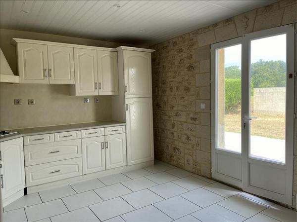Maison à louer 880 € CC BUSSAC FORET 4 p 106 m² DPE C