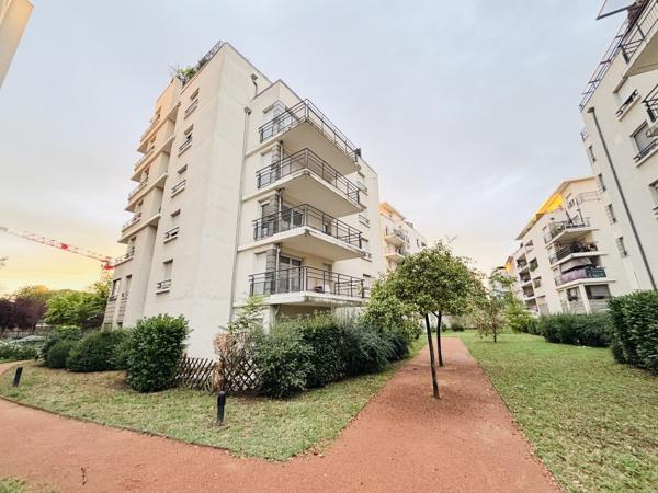 Appartement 3p 64m2 terrasse et garage