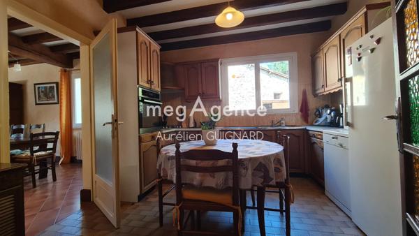 Maison à Bressuire, 79300 - 17 pièces 265m²