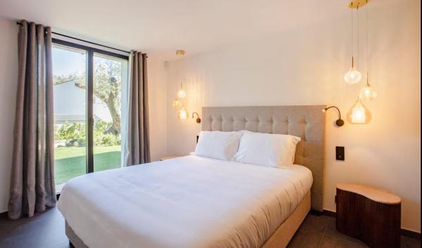 Maison à vendre  6 pièces - 280 m2 LA CROIX VALMER - 83