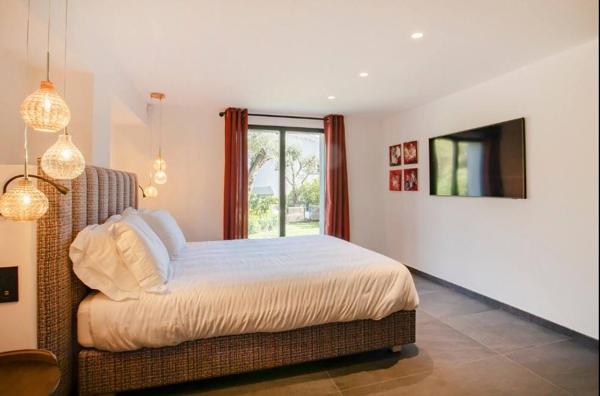 Maison à vendre  6 pièces - 280 m2 LA CROIX VALMER - 83