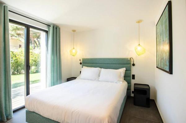 Maison à vendre  6 pièces - 280 m2 LA CROIX VALMER - 83