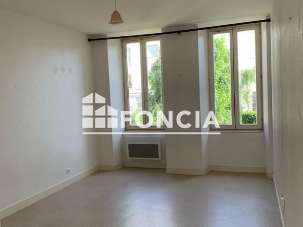 Location Studio 23.33 m² - 9 RUE DE BLOSSAC Poitiers 86000