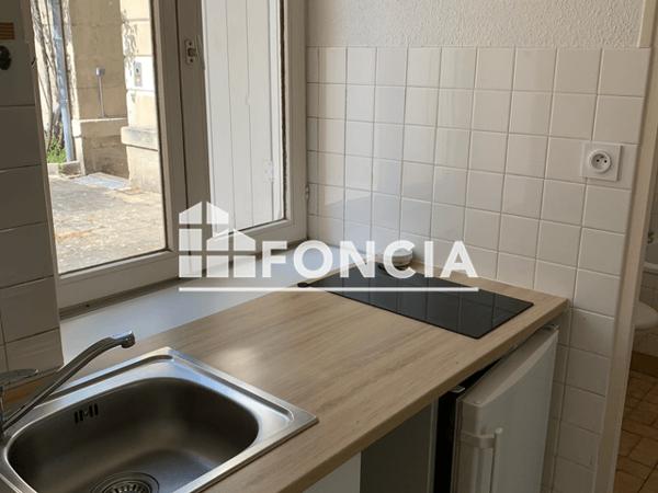 Location Studio 23.33 m² - 9 RUE DE BLOSSAC Poitiers 86000