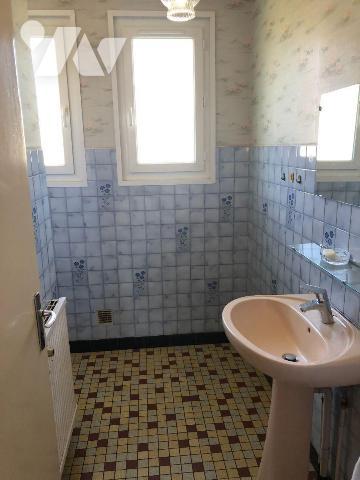 A vendre à Mauriac, en plein coeur du centre-ville mais dans un quartier résidentiel calme et v...