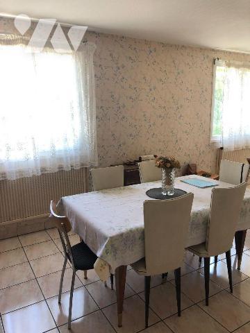 A vendre à Mauriac, en plein coeur du centre-ville mais dans un quartier résidentiel calme et v...