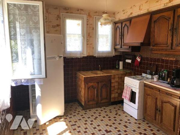 A vendre à Mauriac, en plein coeur du centre-ville mais dans un quartier résidentiel calme et v...