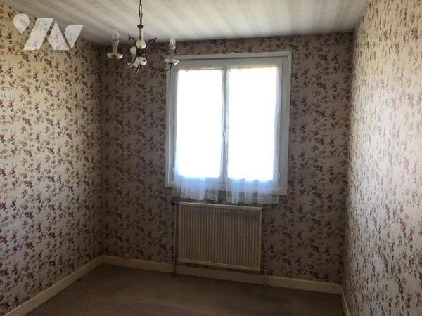 A vendre à Mauriac, en plein coeur du centre-ville mais dans un quartier résidentiel calme et v...